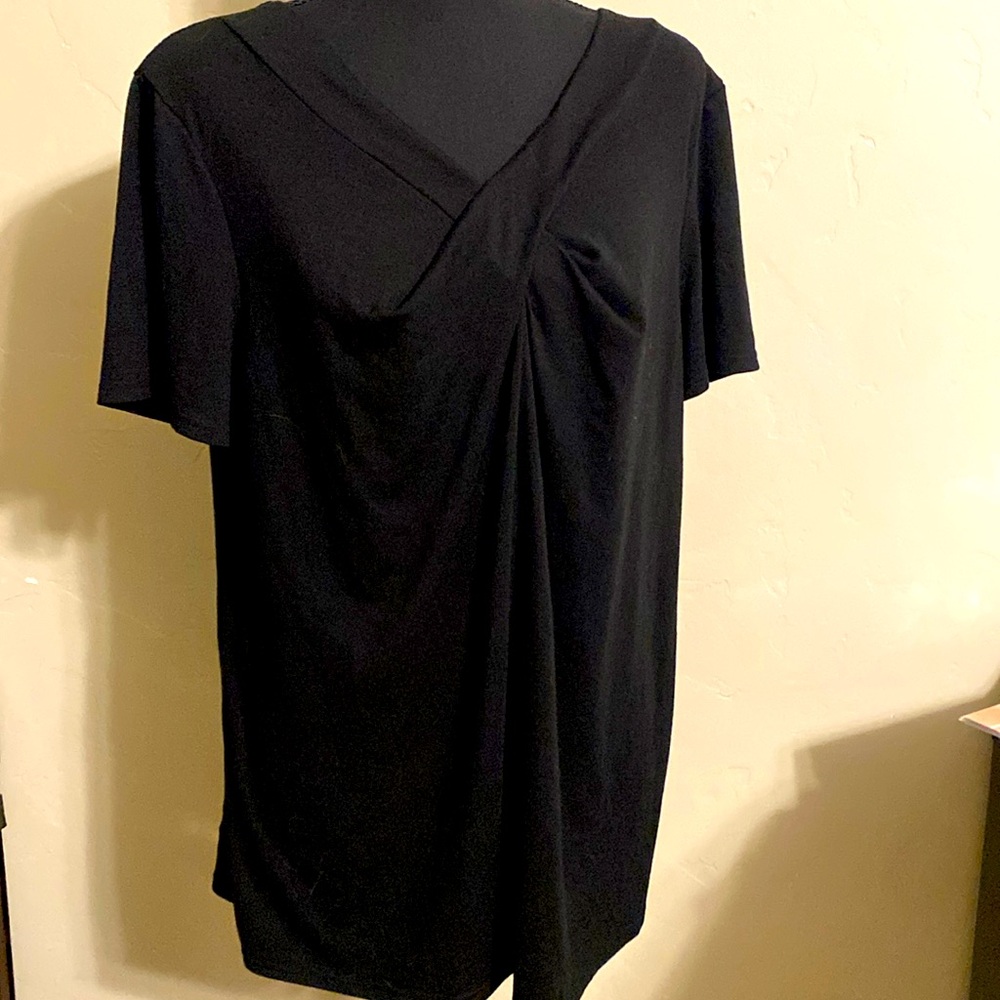 Women’s black v neck T shirt